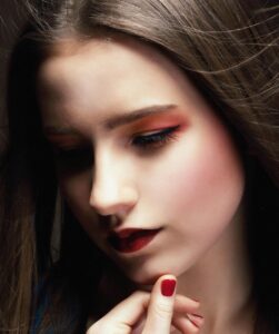 20代女性が化粧水を使う際の何プッシュが目安なのか？