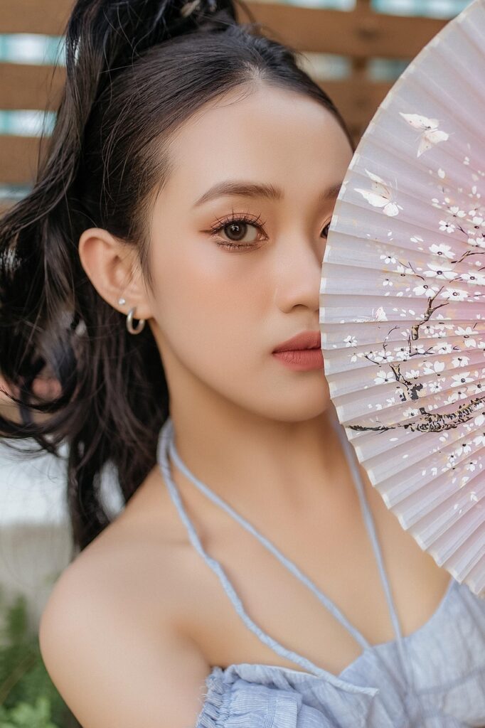 20代女性がクッションファンデを浮かないように使う方法は？