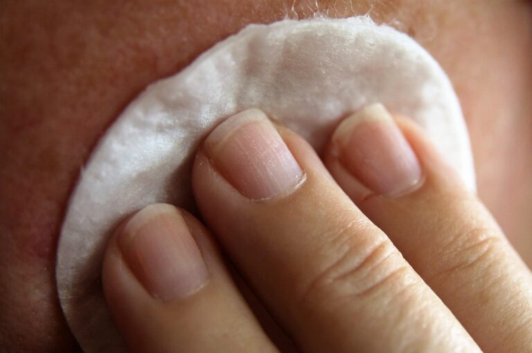 乾燥肌のスキンケアは本当に効果的？口コミでわかる実際の体験とは？